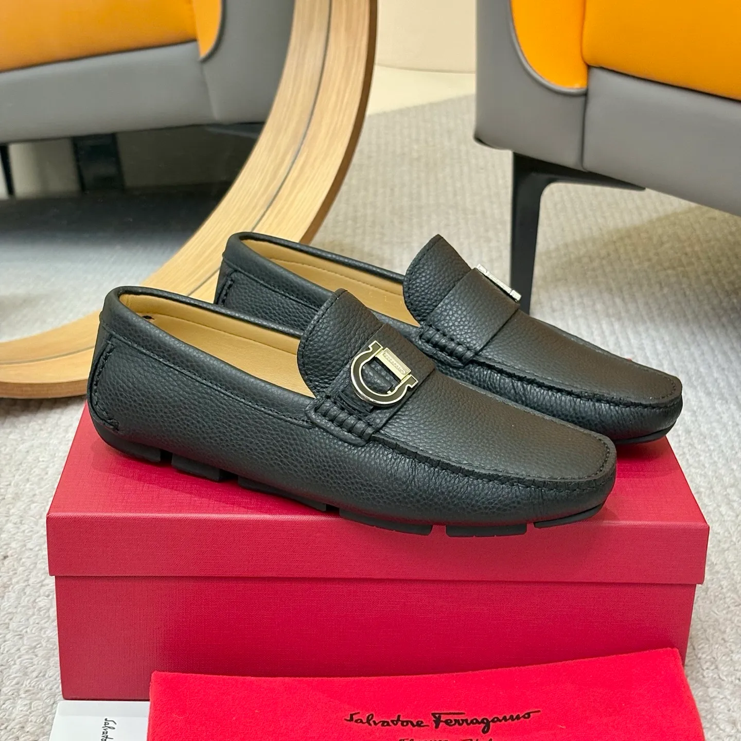 Men's men's shoes 💰420 (Yangli) Ferragamo 〰Ferragamo 2⃣️0⃣️2⃣️5️⃣ New series 👊🏻 Upper 🇮🇹 Italian imported calfskin, original outsole molding. Water-dyed sheepskin lining. The identity of every successful man is set off, and the upper and lower shoes are elegant and stable🚶🏻🚶🏻The high-end custom counter original replica is an eternal classic🔍️Number of codes: 38-46 with counter packaging